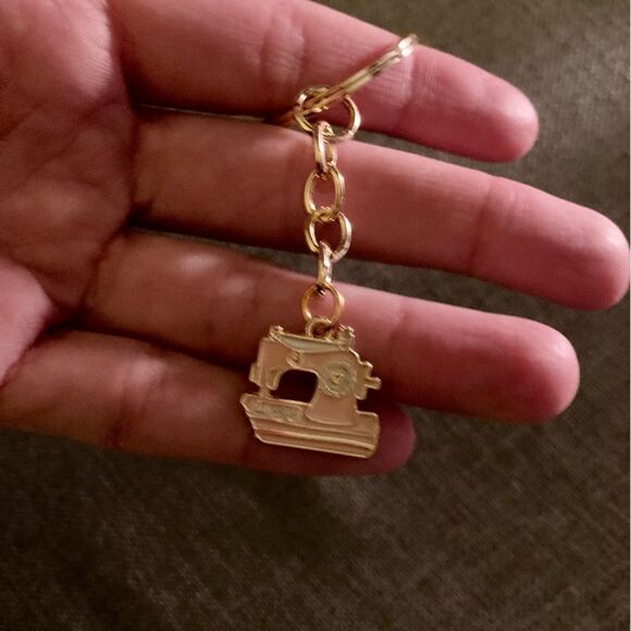 Sewing Machine Charm Keychain - Picture 2 of 7